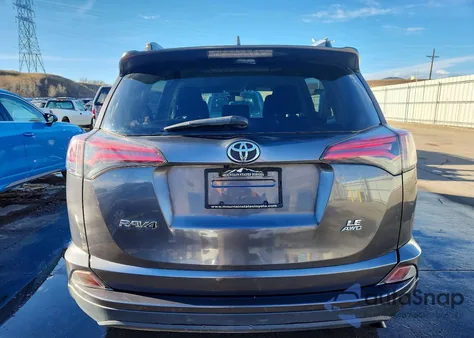 2017 Toyota Rav4 Le z USA, uszkodzony, nr VIN JTMBFREVXHJ709718
